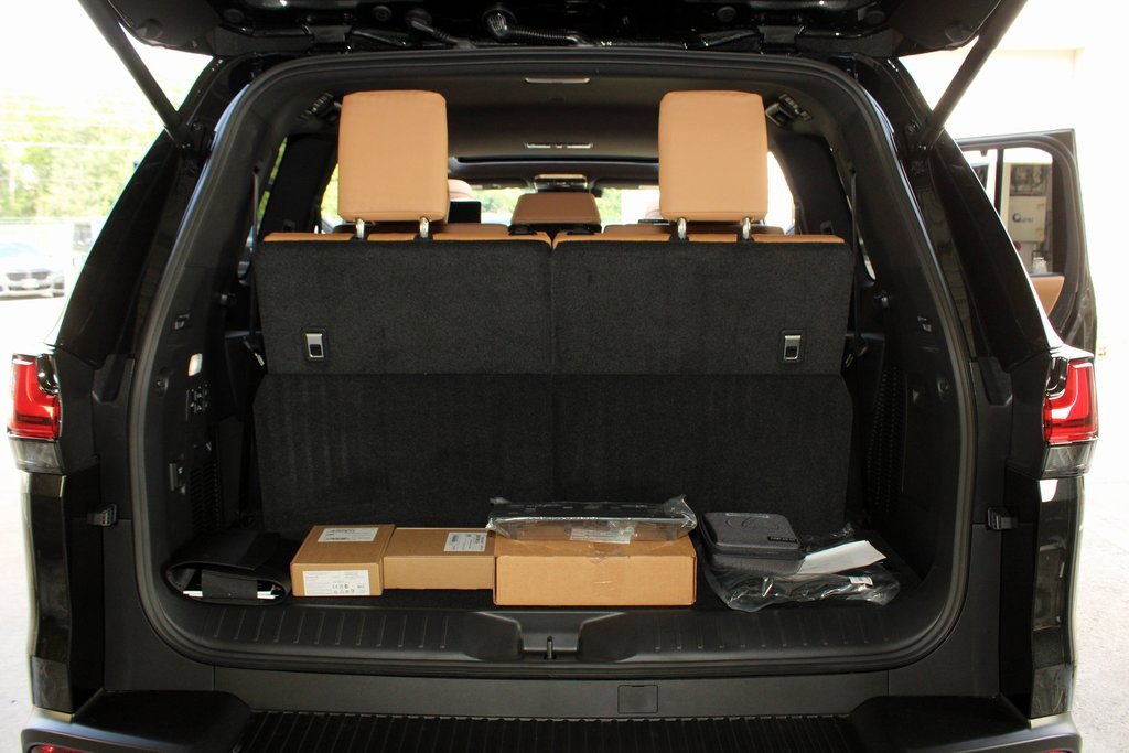 Used 2025 Lexus LX 600 4WD w/ Luxury Package image 31