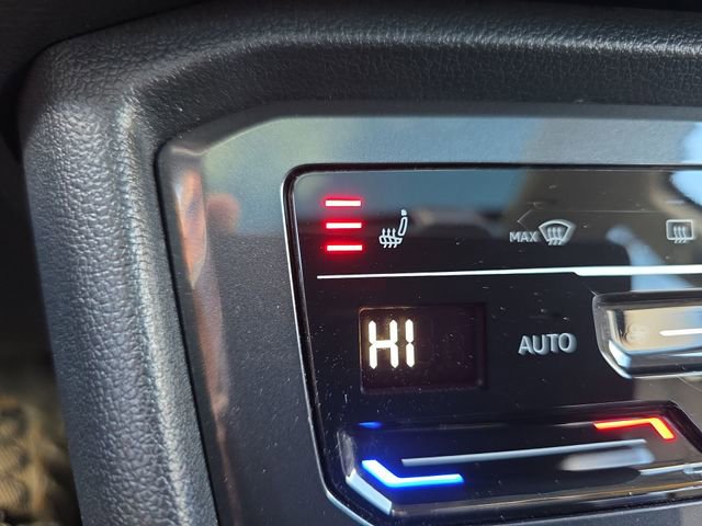 Used 2022 Volkswagen Tiguan SE image 31