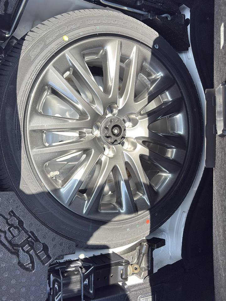 Used 2013 Lexus LS 460 w/ Comfort Pkg RWD image 21