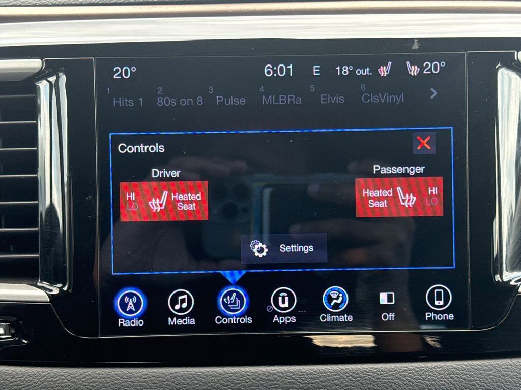 Used 2017 Chrysler Pacifica Touring-L w/ Tire & Wheel Group FWD image 30