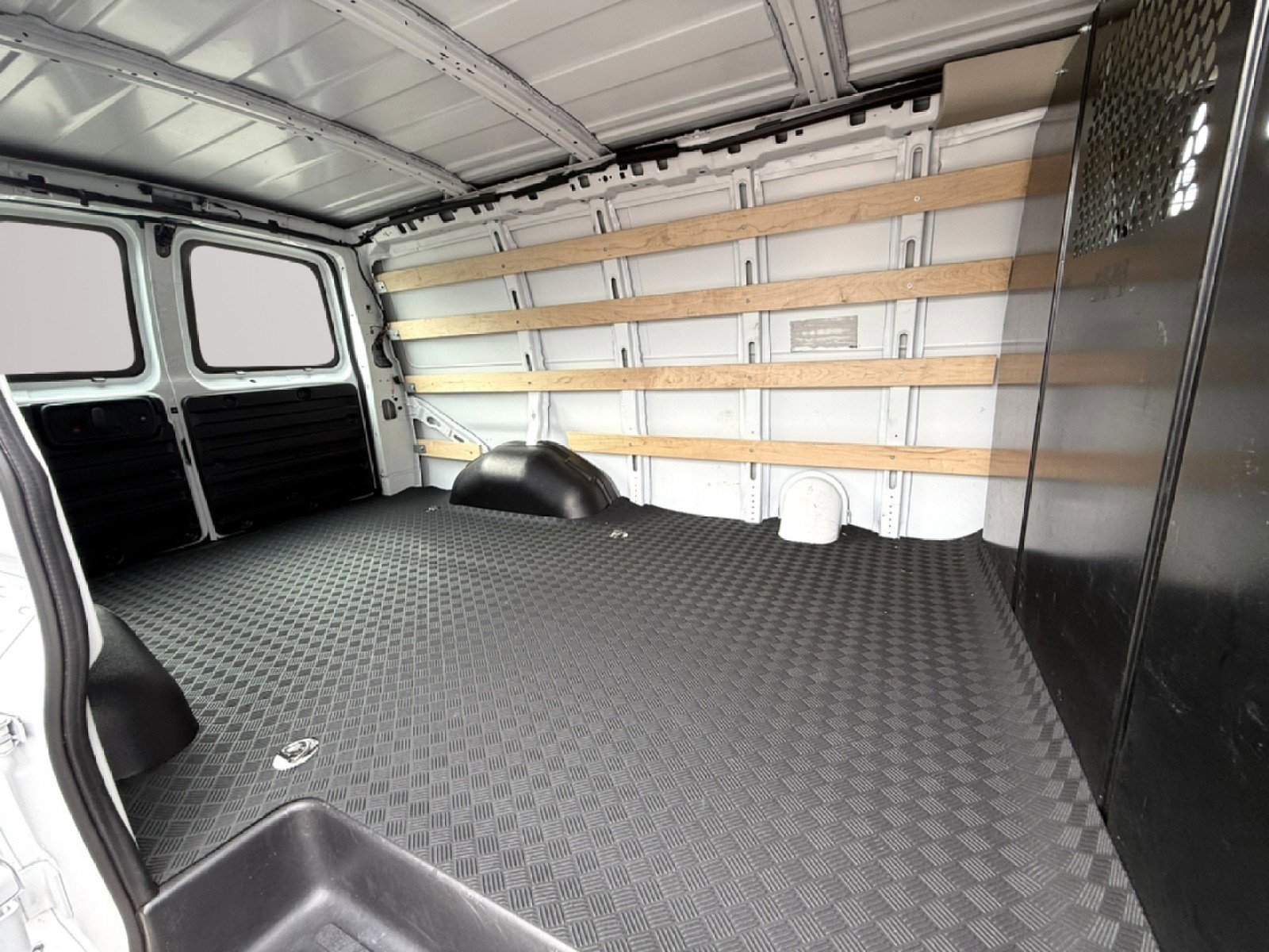 Certified 2024 Chevrolet Express 2500 Work Van w/ Driver Convenience Package image 9