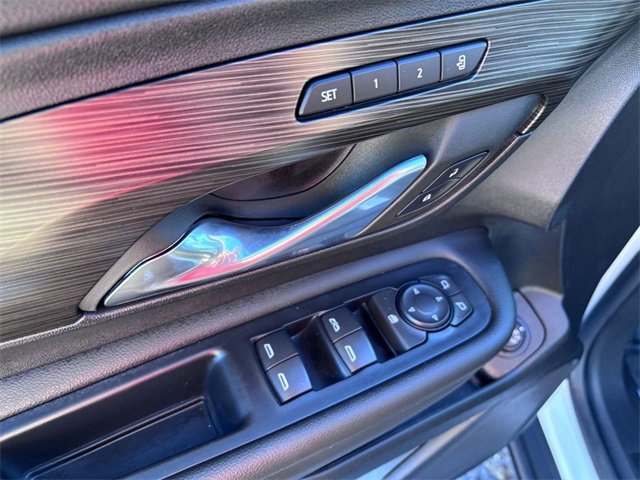 Used 2022 GMC Terrain SLT image 13