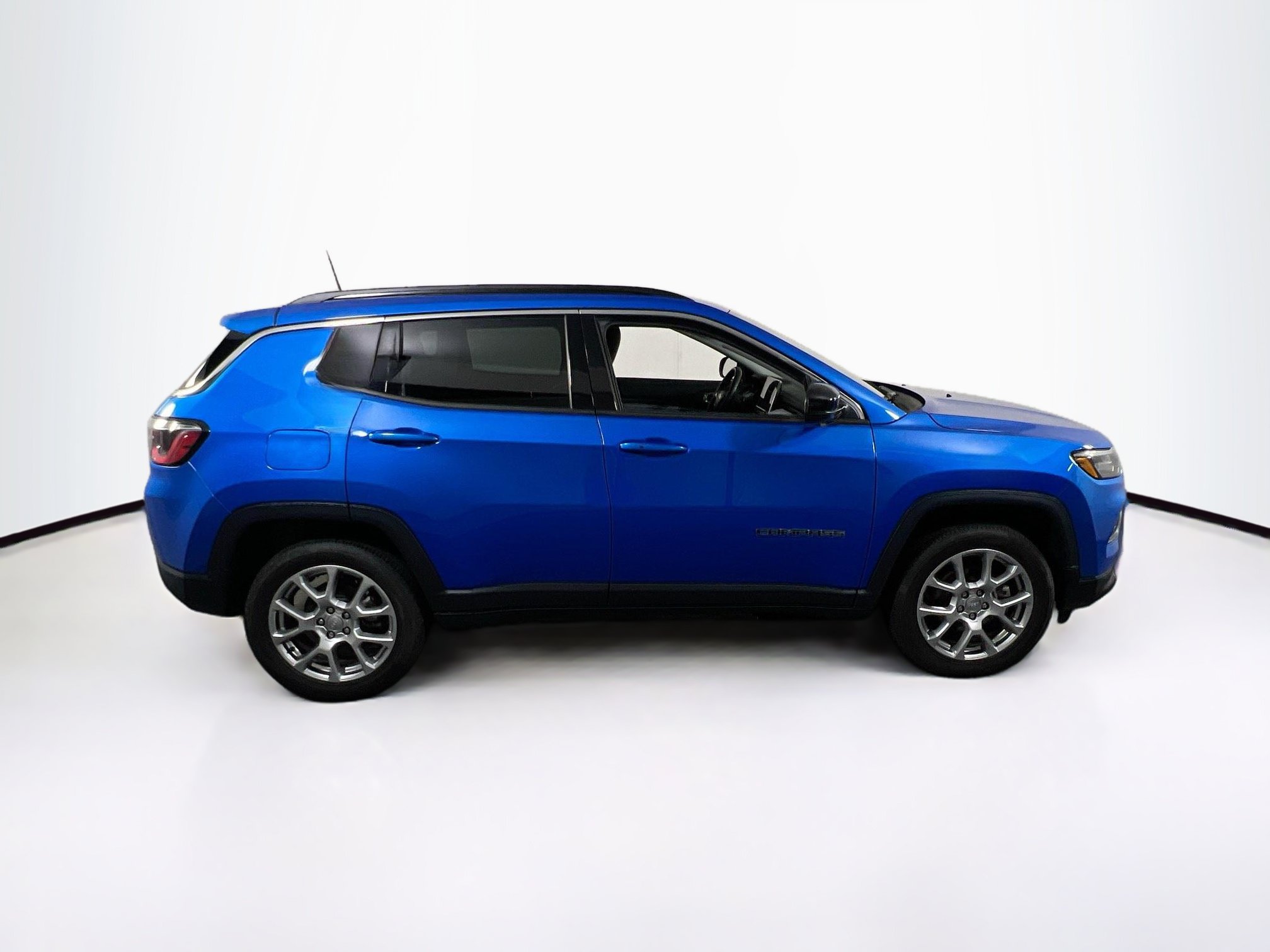 Used 2022 Jeep Compass Latitude AWD/4WD image 4