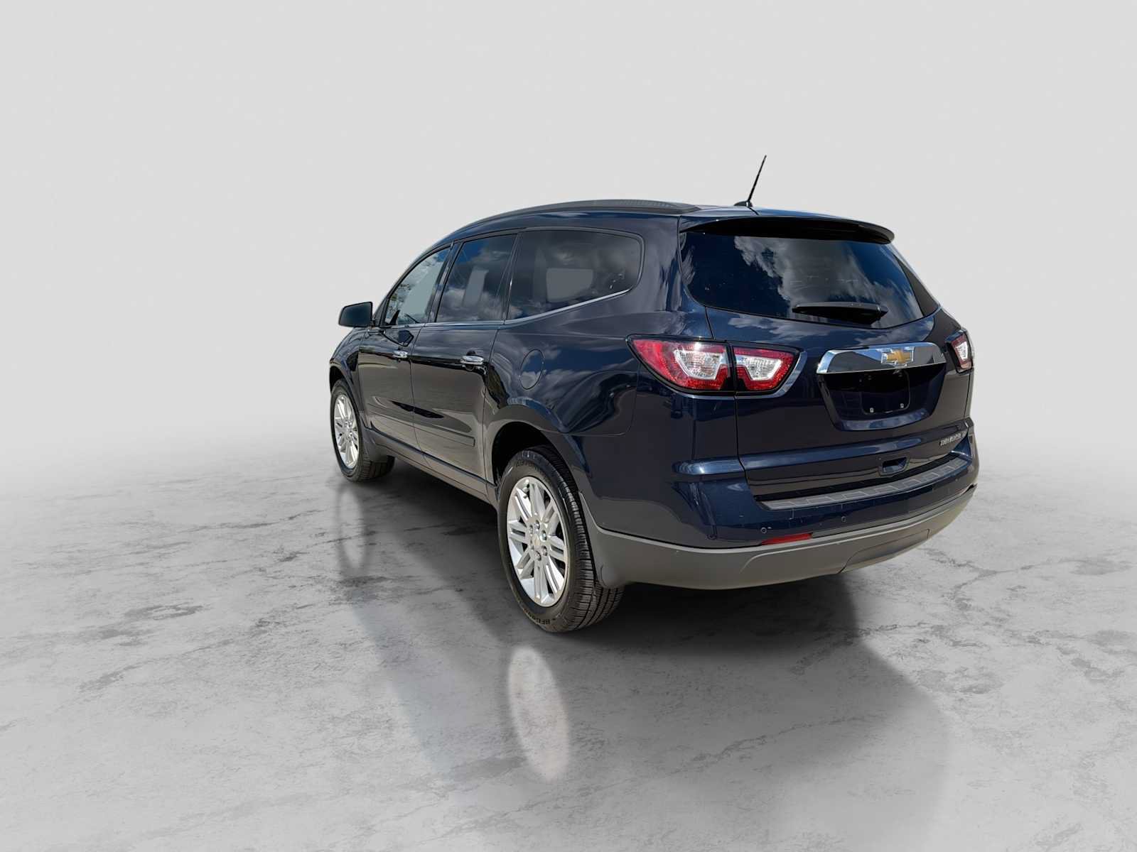 Used 2015 Chevrolet Traverse LT w/ Traveler's Package FWD image 4