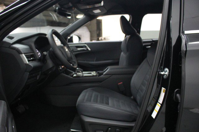 New 2026 Mitsubishi Outlander LE FWD image 6