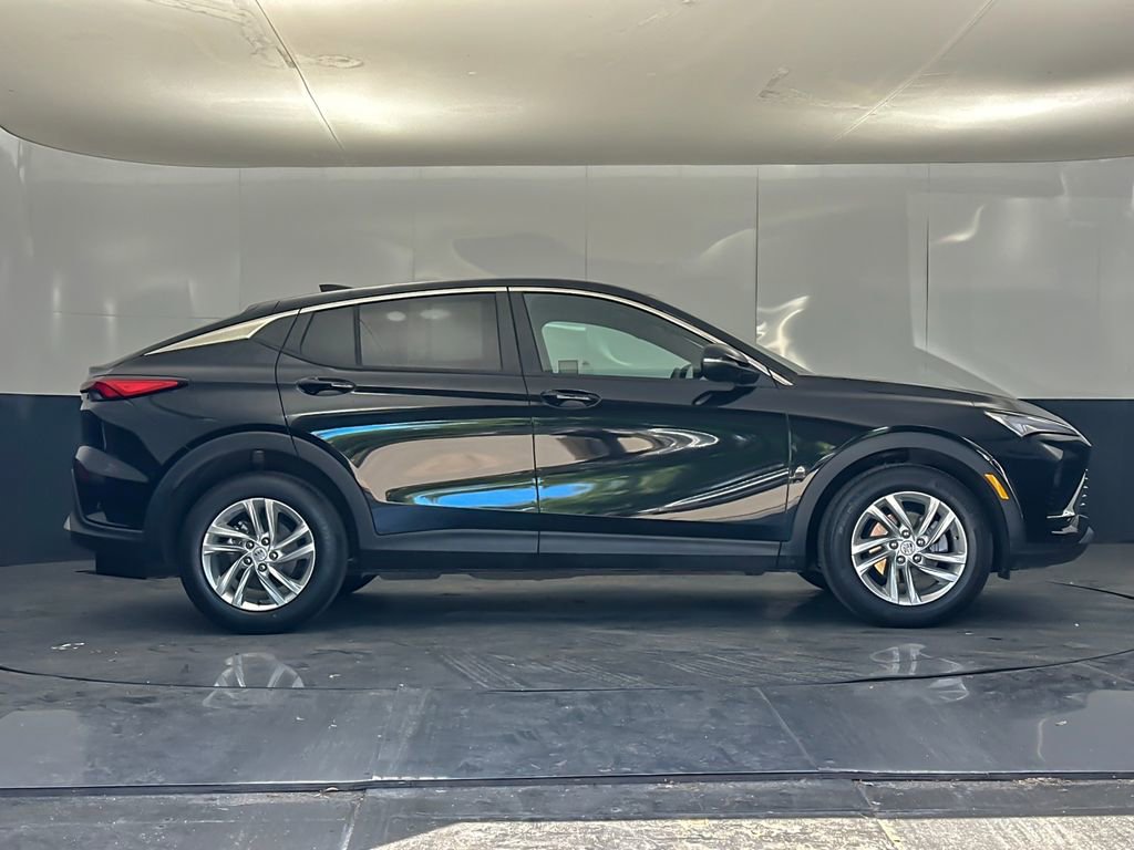 Used 2025 Buick Envista Preferred image 2