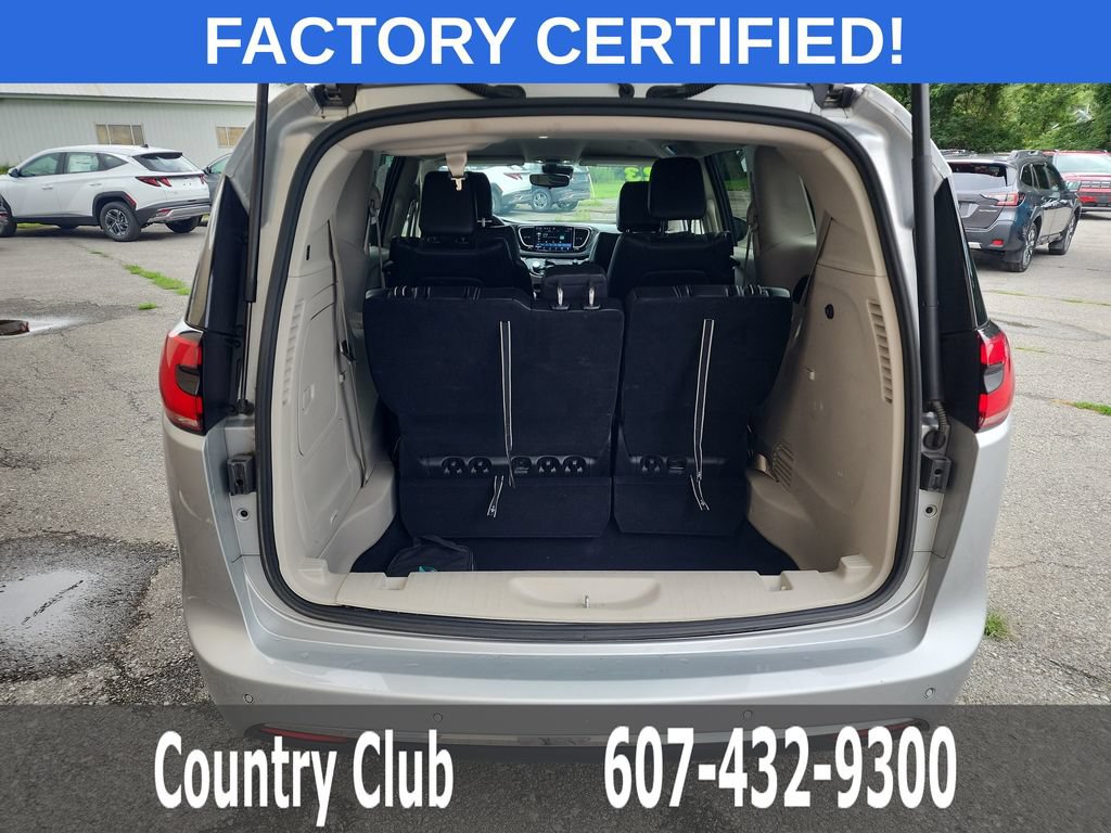 Used 2023 Chrysler Pacifica Touring-L FWD image 27