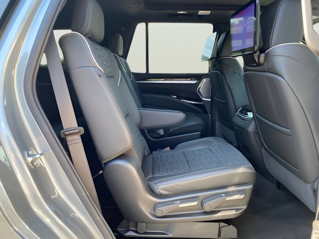 Certified 2026 Cadillac Escalade Platinum Sport w/ LPO, ONYX Package AWD/4WD image 17