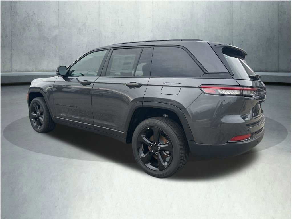 New 2025 Jeep Grand Cherokee Altitude image 3