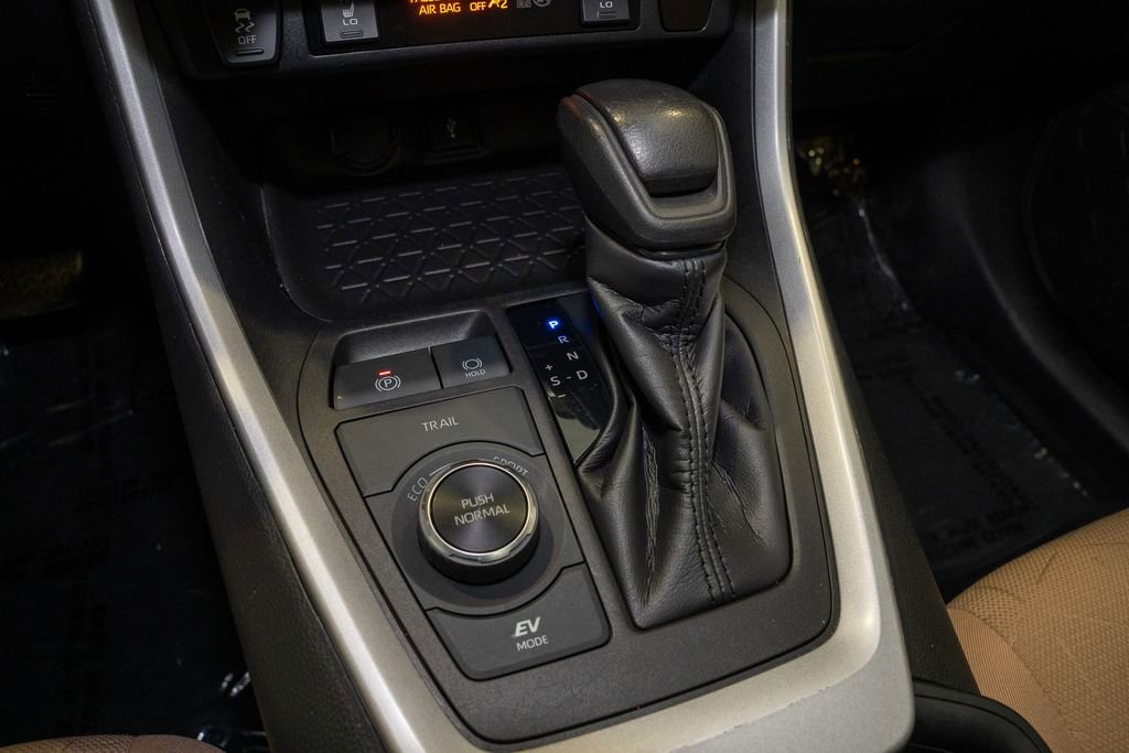 Used 2021 Toyota RAV4 XLE image 18