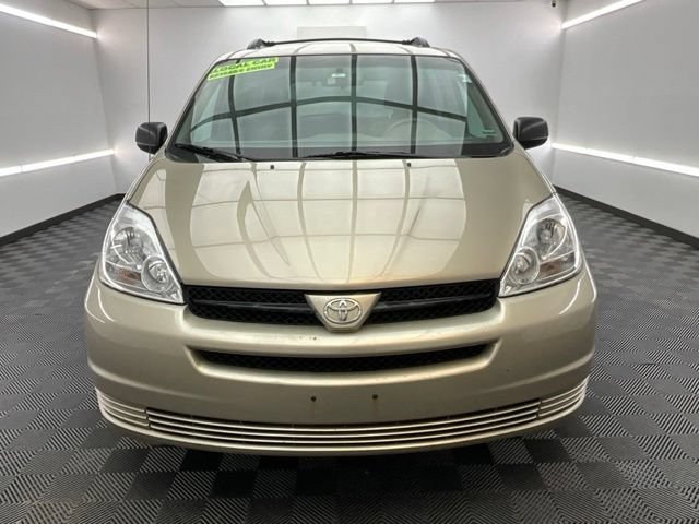 Used 2005 Toyota Sienna LE w/ LE Pkg 4 AWD/4WD image 2