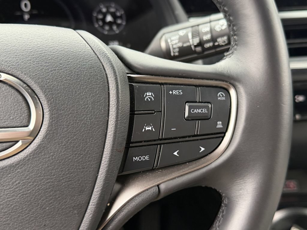 Used 2025 Lexus UX 300h AWD w/ Accessory Package (Z1) image 18