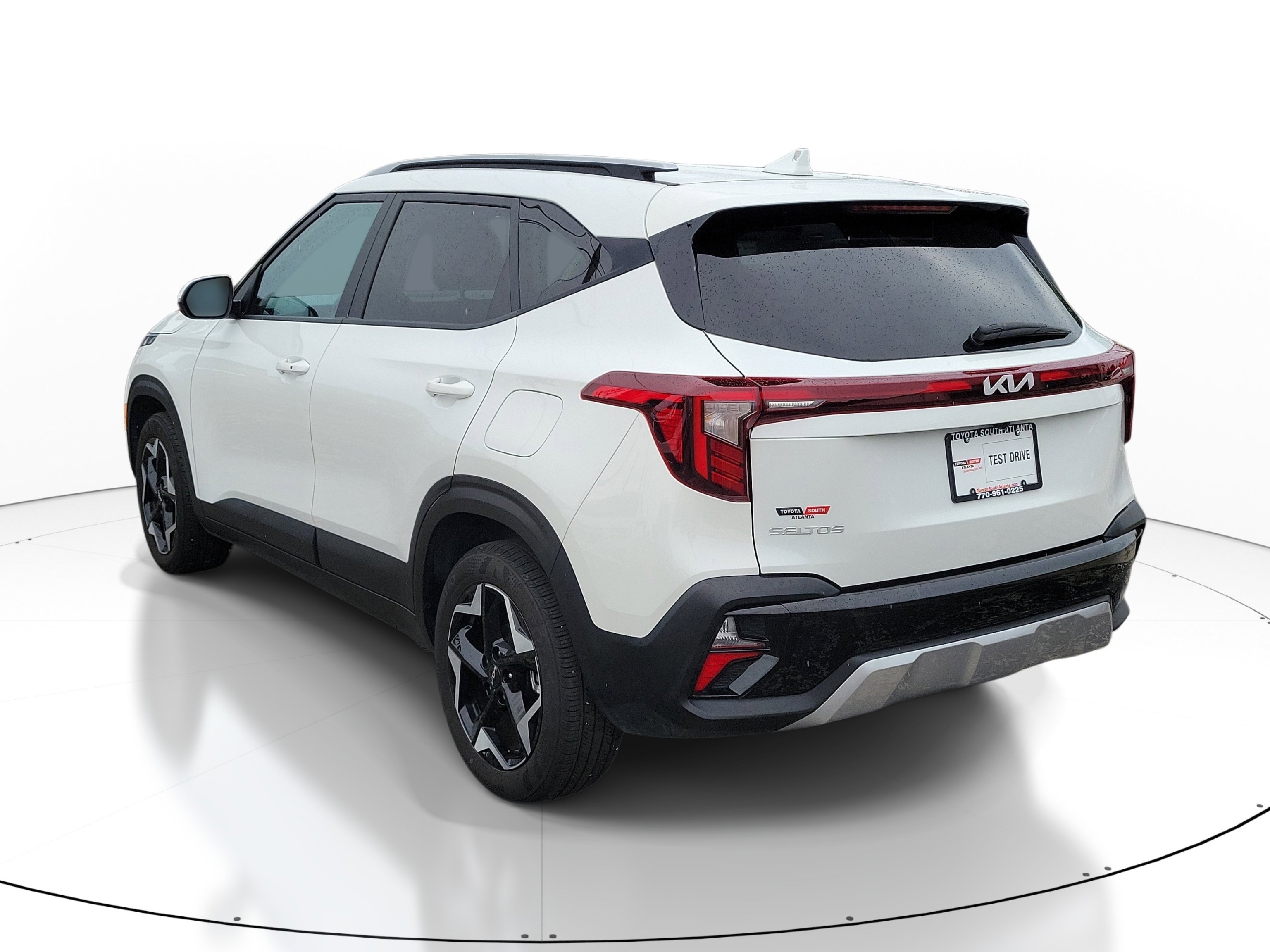 Used 2025 Kia Seltos S FWD image 4