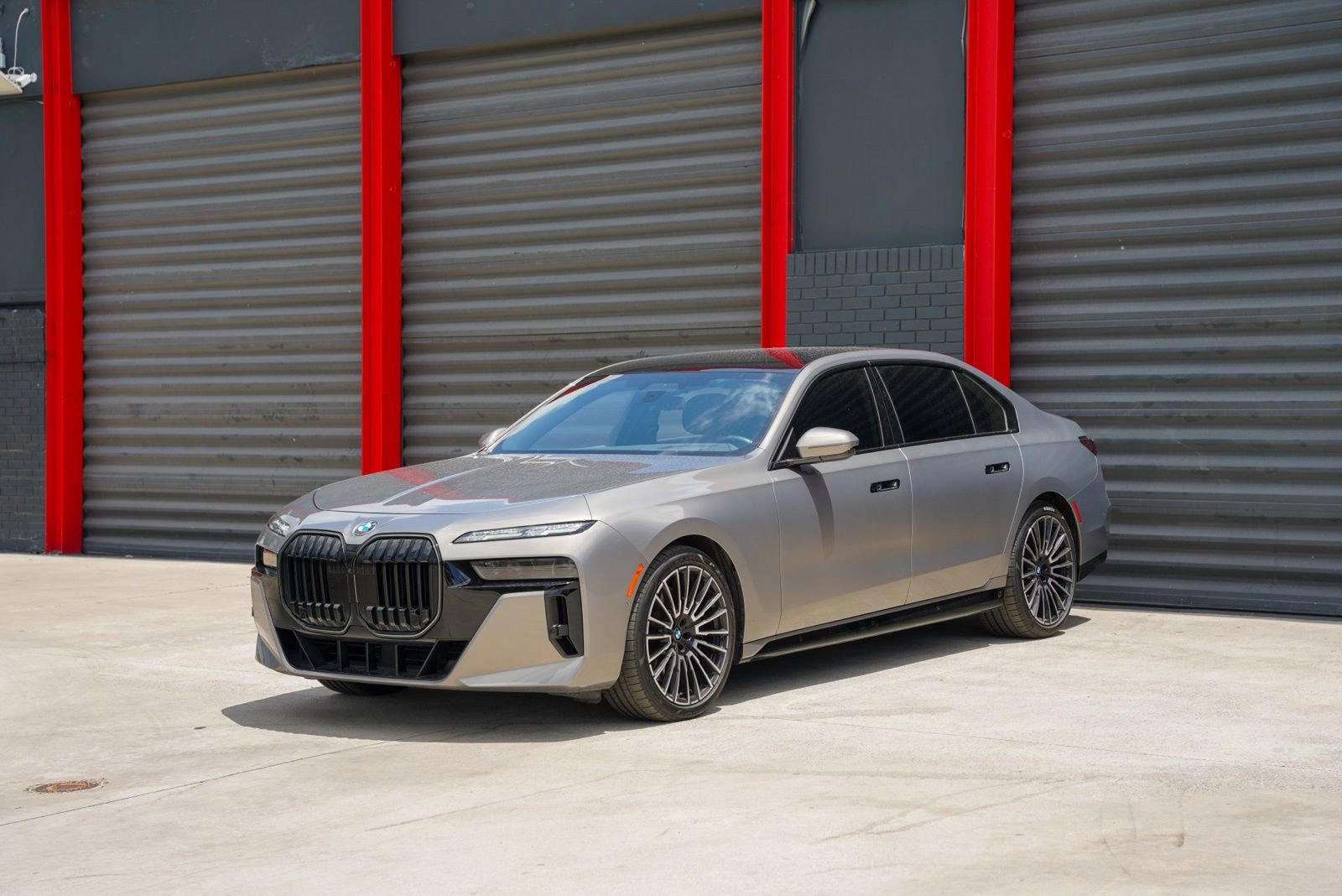 Used 2025 BMW 760i xDrive w/ Executive Package AWD/4WD image 1