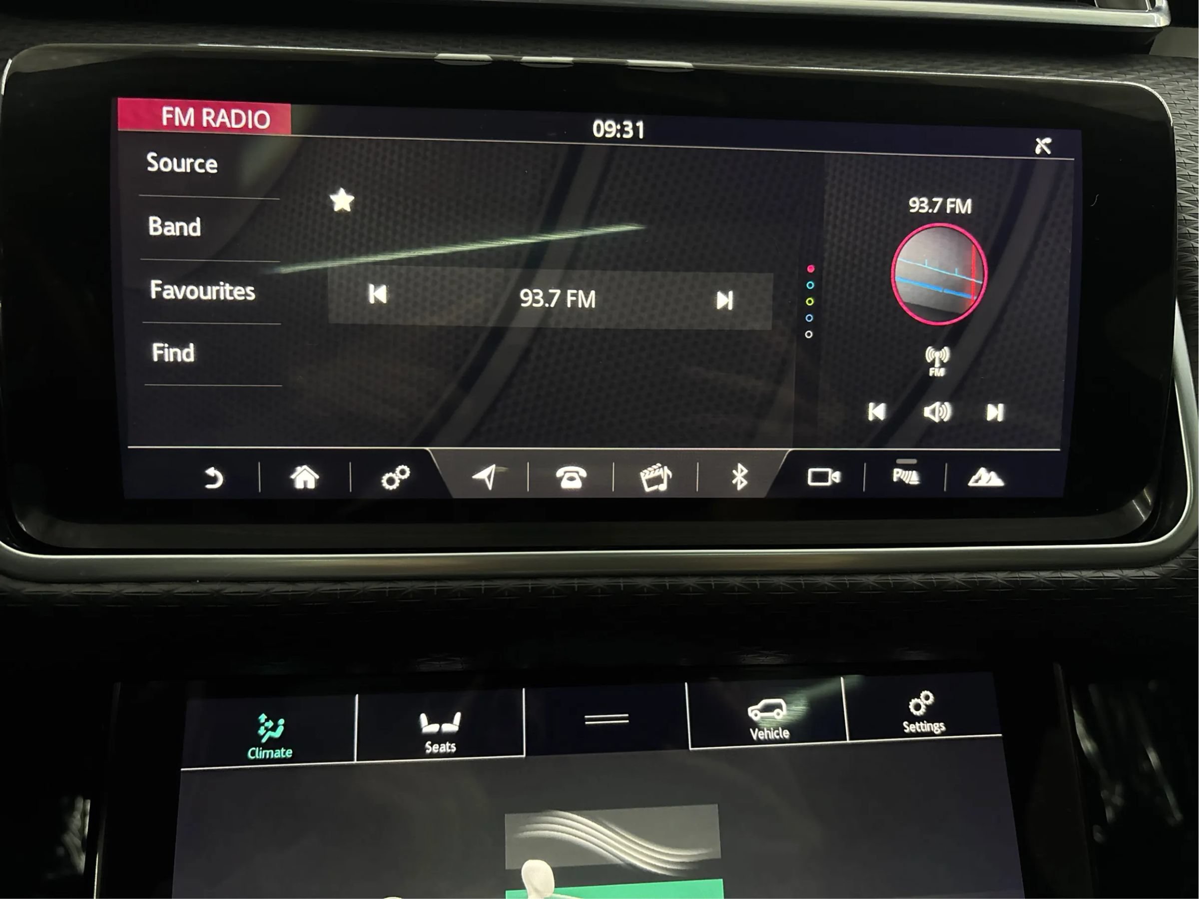 Used 2018 Land Rover Range Rover Velar R-Dynamic SE AWD/4WD image 42