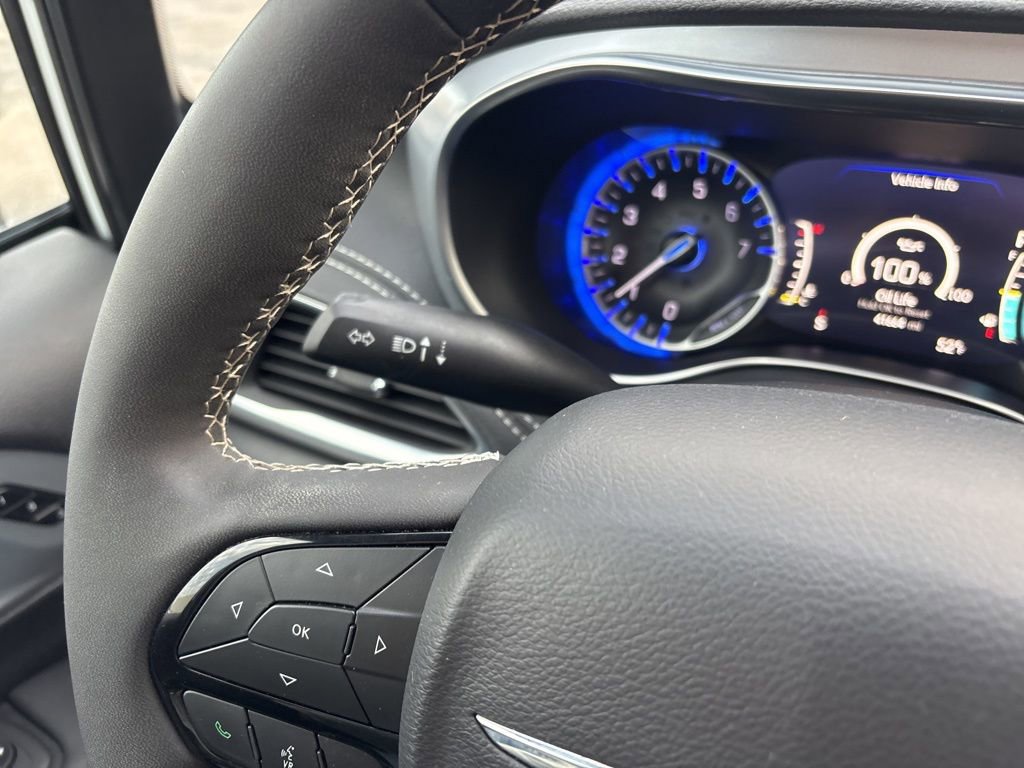 Used 2025 Chrysler Pacifica Limited image 45
