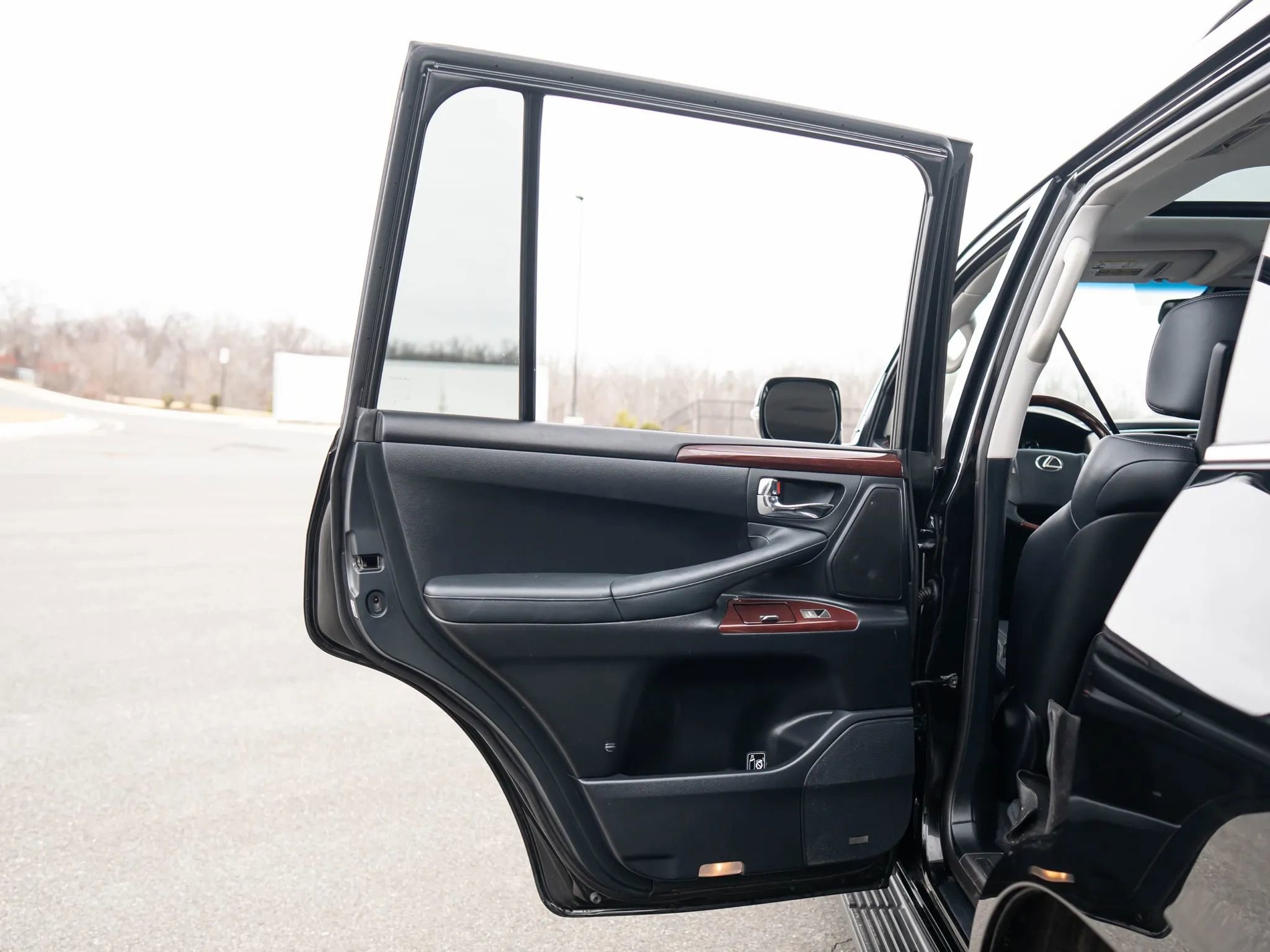 Used 2015 Lexus LX 570 4WD image 52