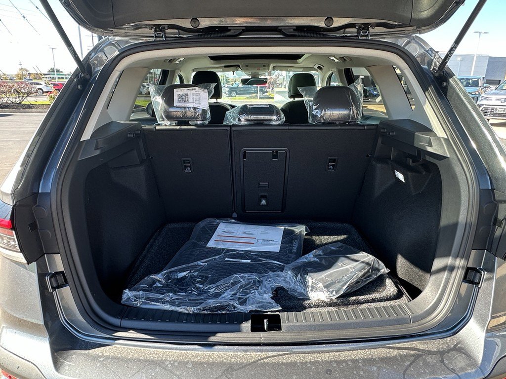 New 2025 Volkswagen Taos SE image 4