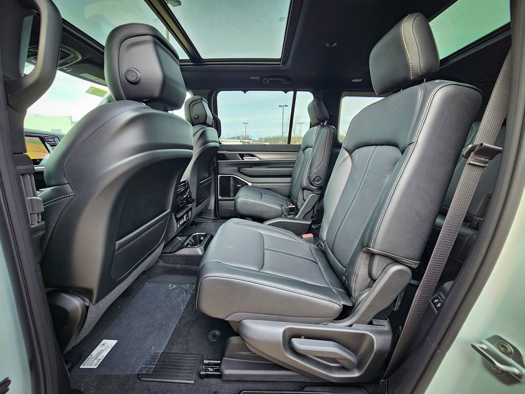 New 2025 Jeep Wagoneer Series III image 42