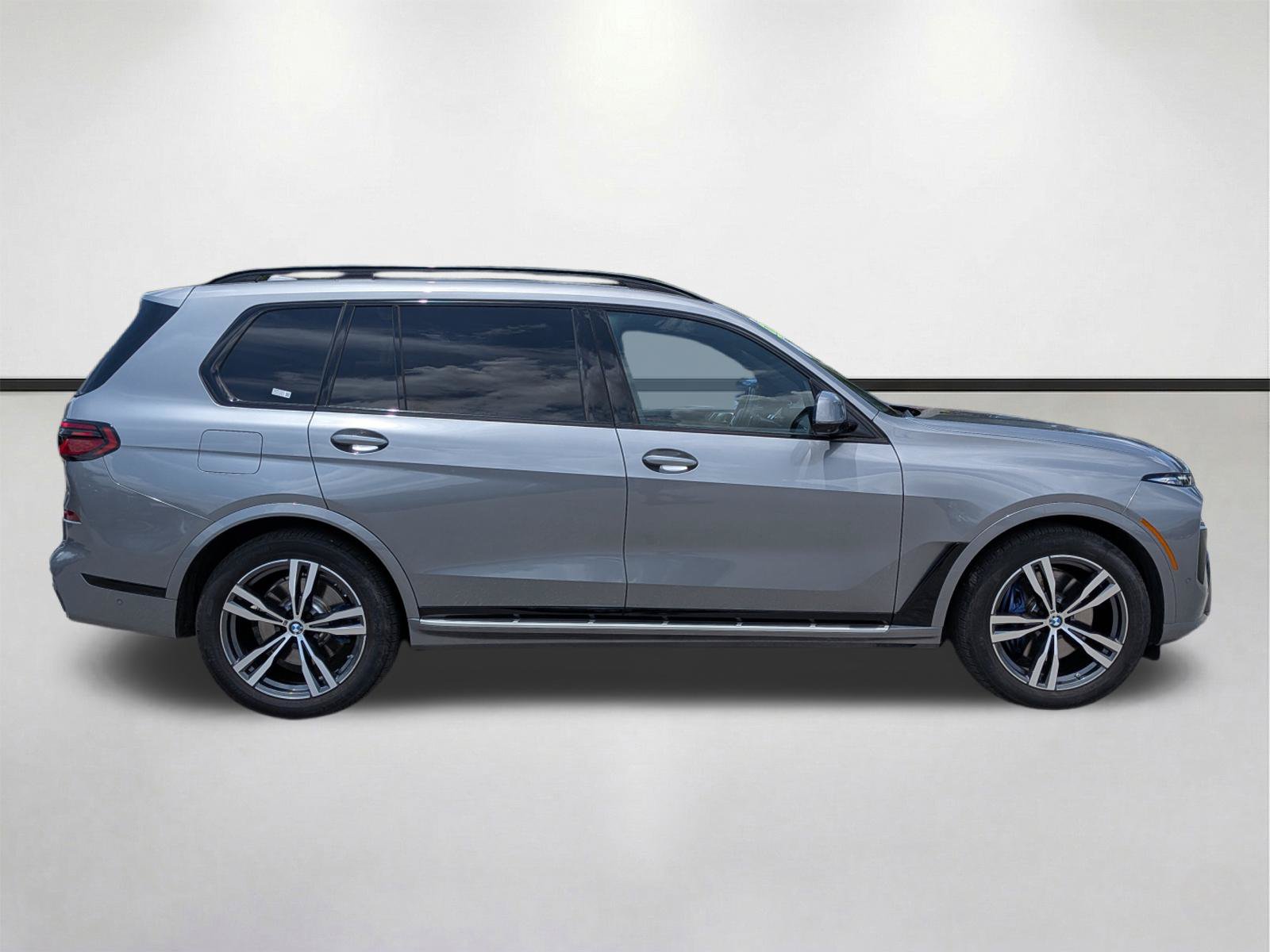 Used 2026 BMW X7 xDrive40i w/ M Sport Package AWD/4WD image 3