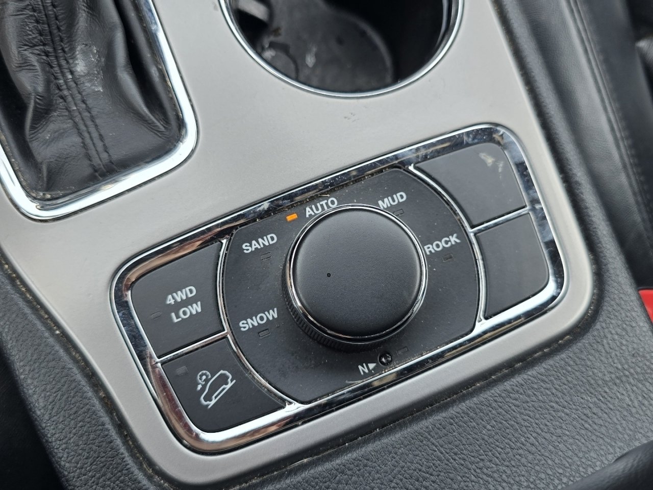 Used 2021 Jeep Grand Cherokee Limited AWD/4WD image 9