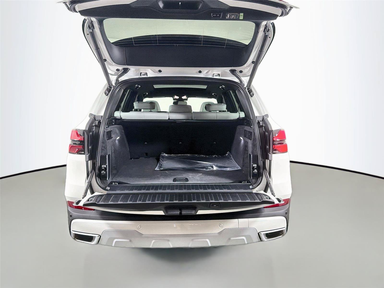 New 2026 BMW X5 xDrive40i w/ Climate Comfort Package AWD/4WD image 26