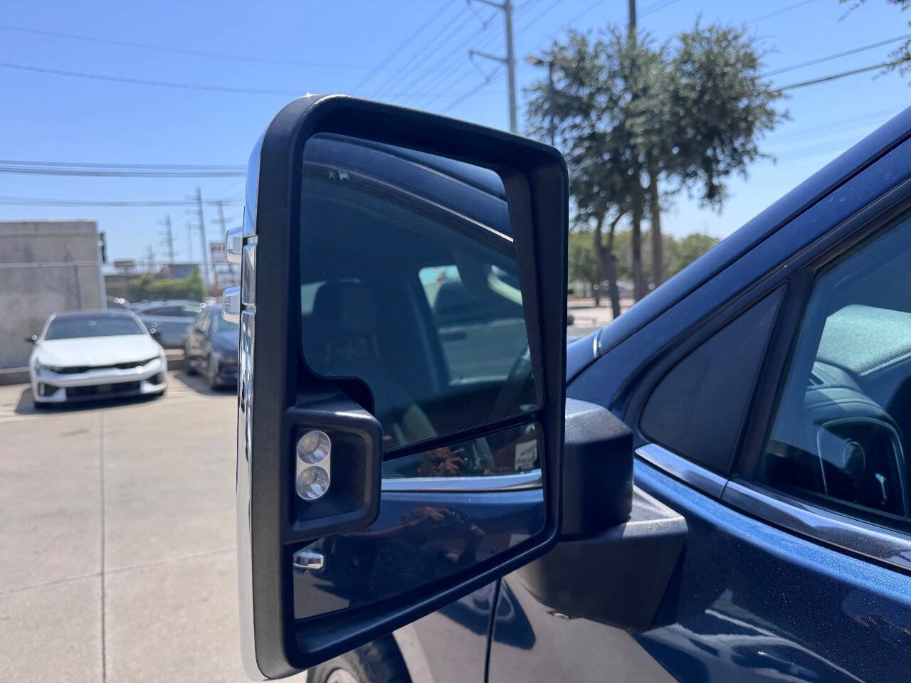 Used 2021 Chevrolet Silverado 1500 LTZ w/ Technology Package AWD/4WD image 9