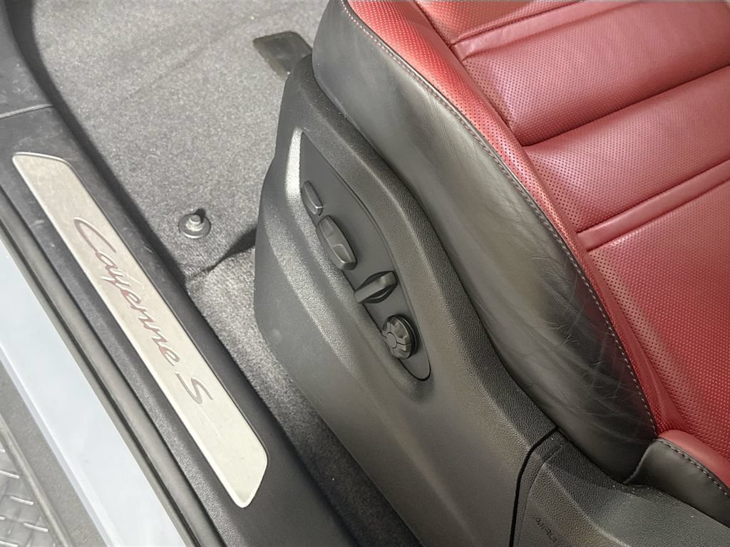 Certified 2024 Porsche Cayenne S AWD/4WD image 24