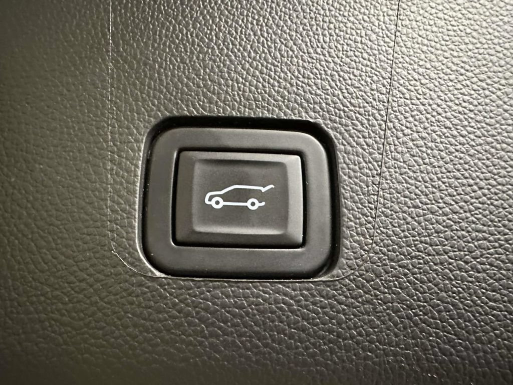 Certified 2023 Chevrolet Traverse LT AWD/4WD image 14