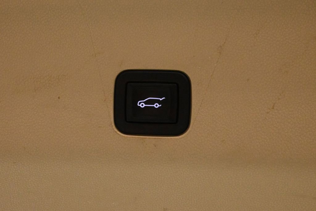 Used 2023 Cadillac Escalade Premium Luxury AWD/4WD image 43