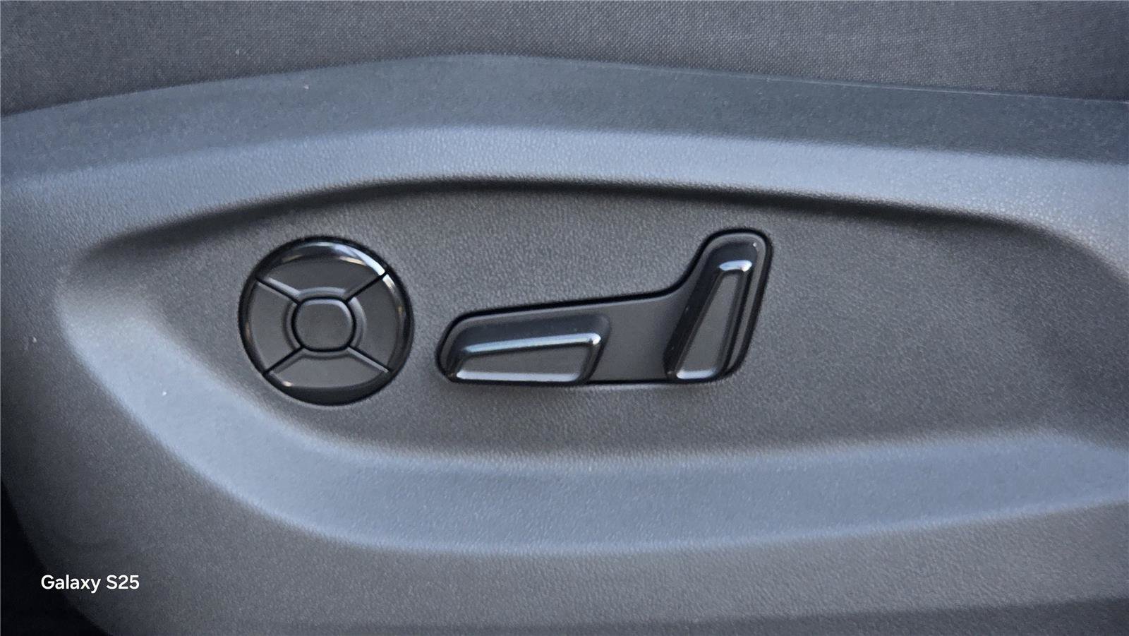 New 2026 Volkswagen Tiguan SE R-Line AWD/4WD image 15