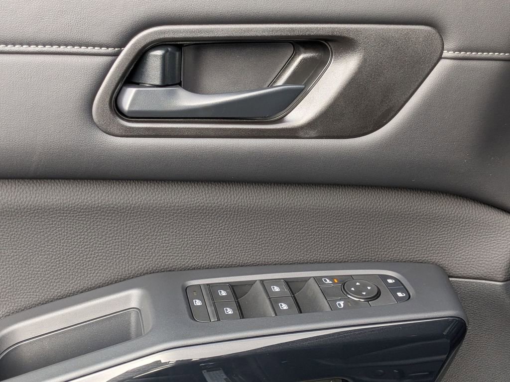 New 2025 Nissan Pathfinder SV image 12