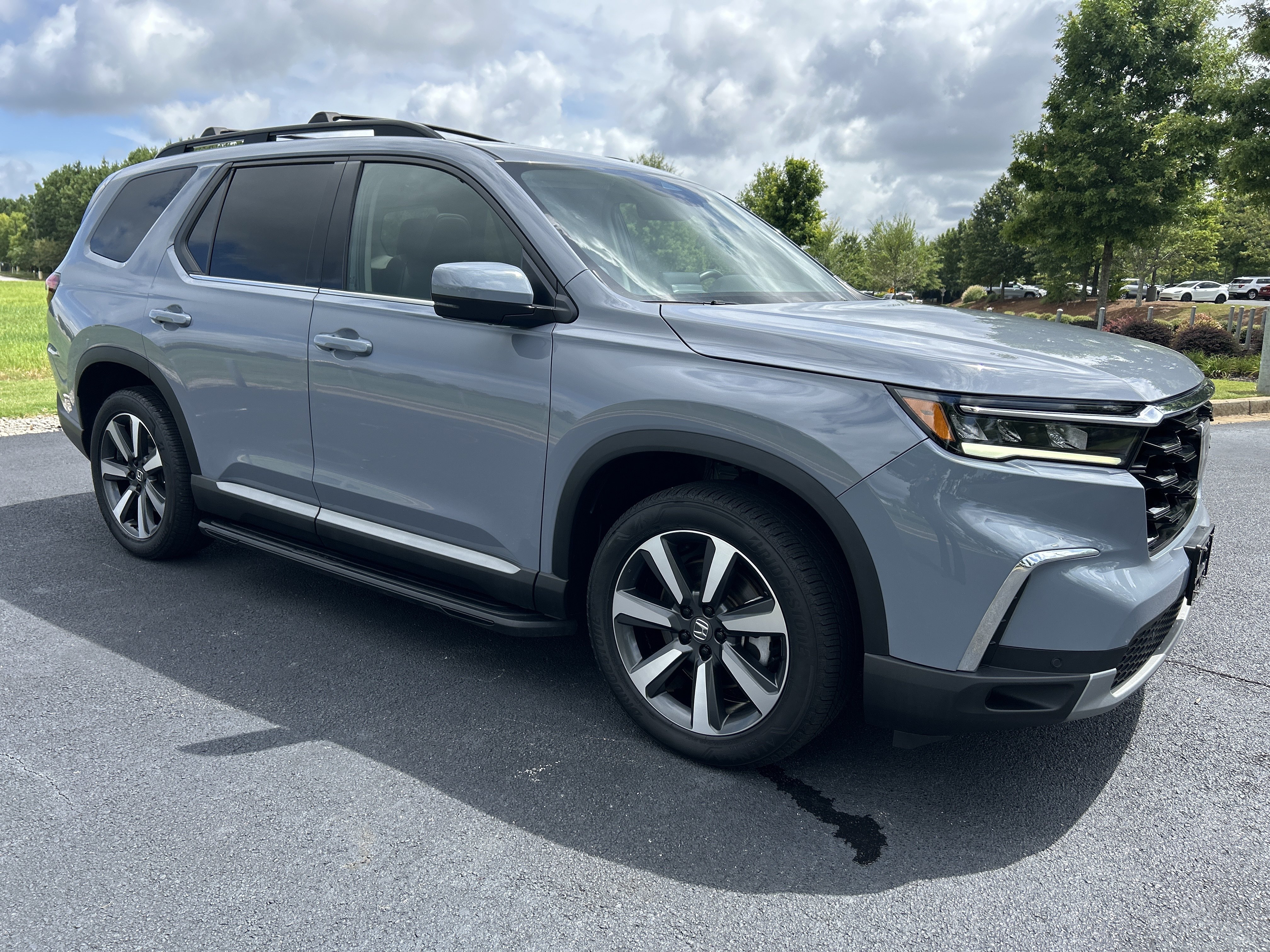 Used 2025 Honda Pilot Touring image 2