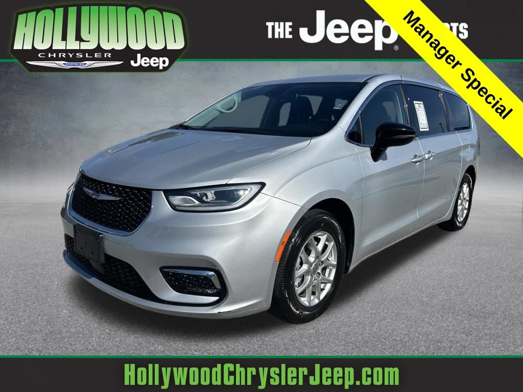 Used 2024 Chrysler Pacifica Touring-L FWD image 1