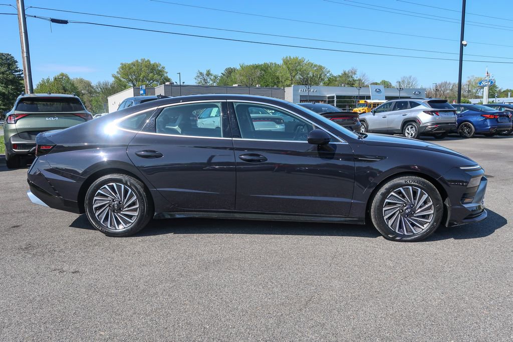 Used 2025 Hyundai Sonata SEL FWD image 10