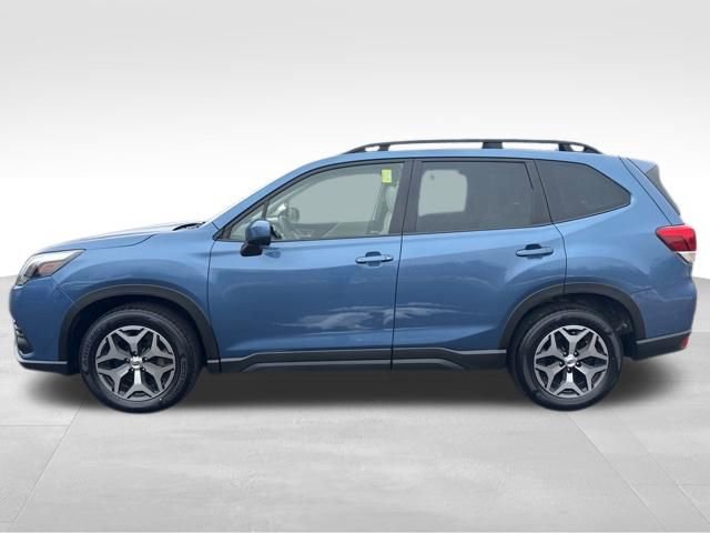 Used 2023 Subaru Forester Premium image 5