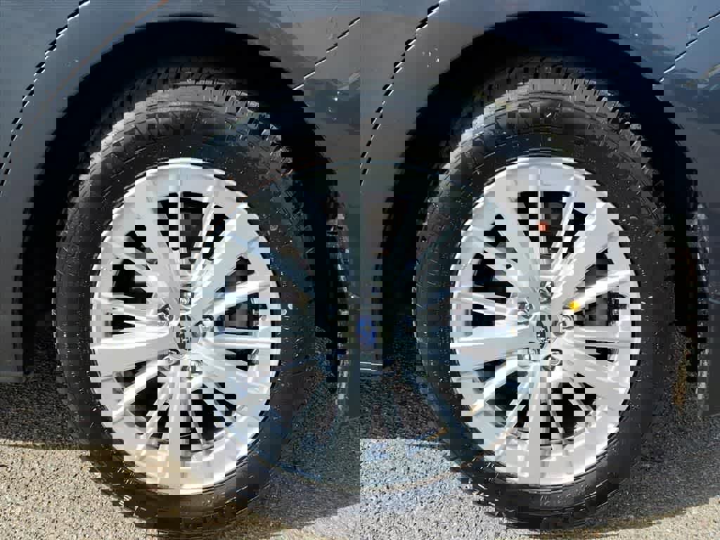 Used 2018 Subaru Impreza 2.0i Premium w/ Eyesight & BSD & Rcta image 7