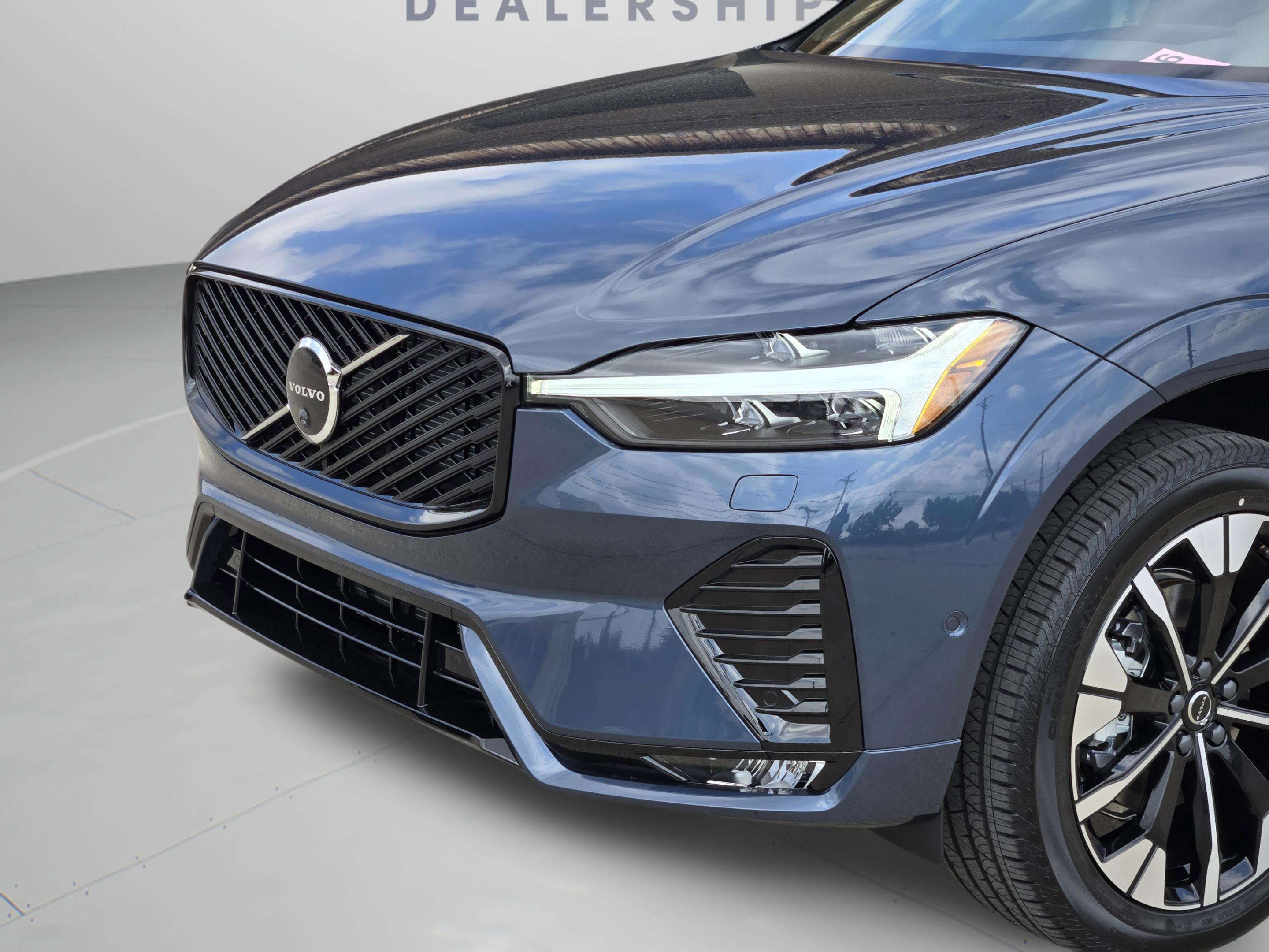 New 2026 Volvo XC60 B5 Plus w/ Protection Package Premier AWD/4WD image 28
