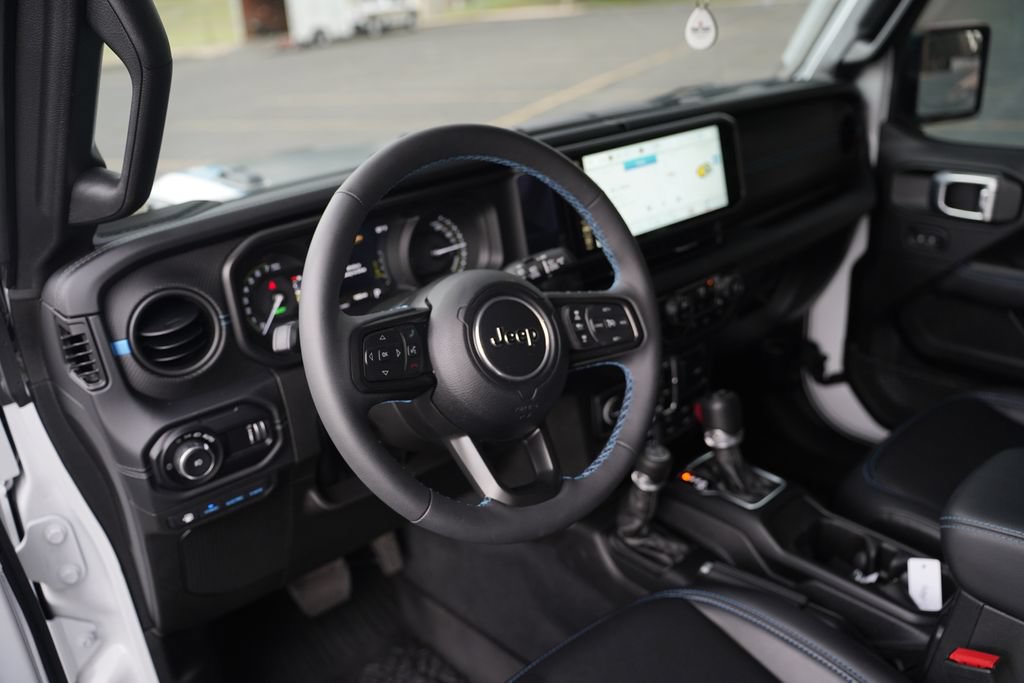 Used 2024 Jeep Wrangler Unlimited Rubicon 4xe AWD/4WD image 9