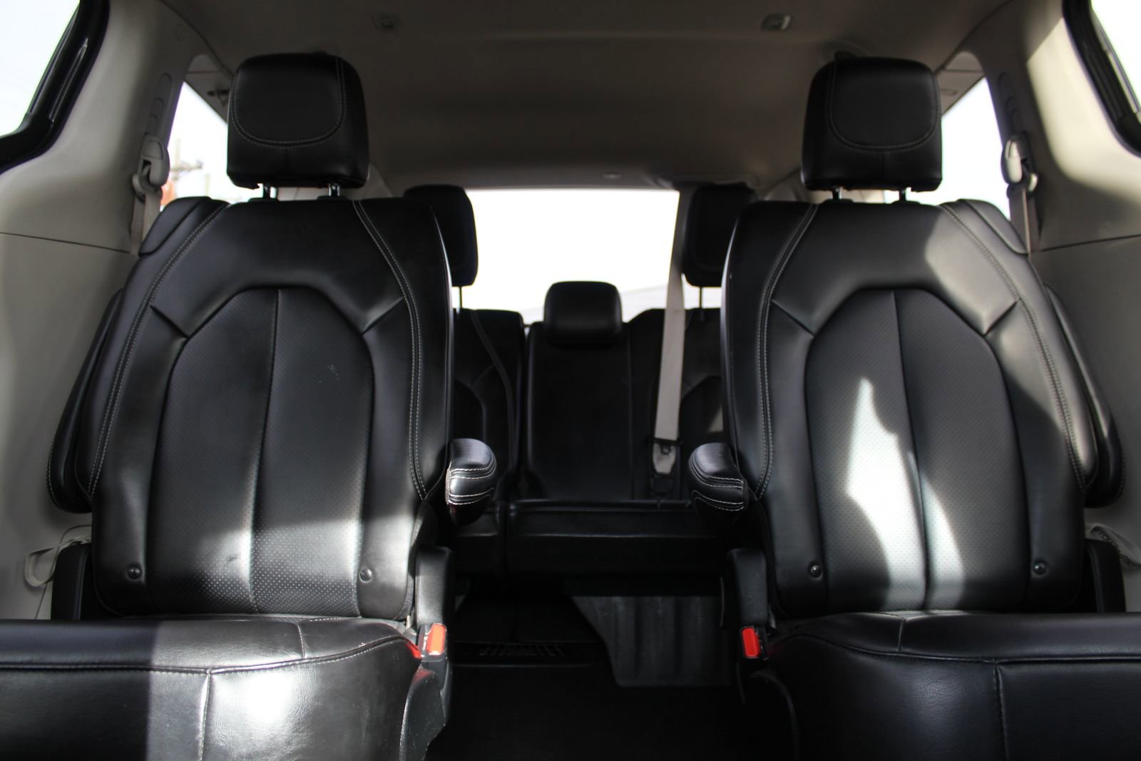 Used 2023 Chrysler Pacifica Touring-L image 13