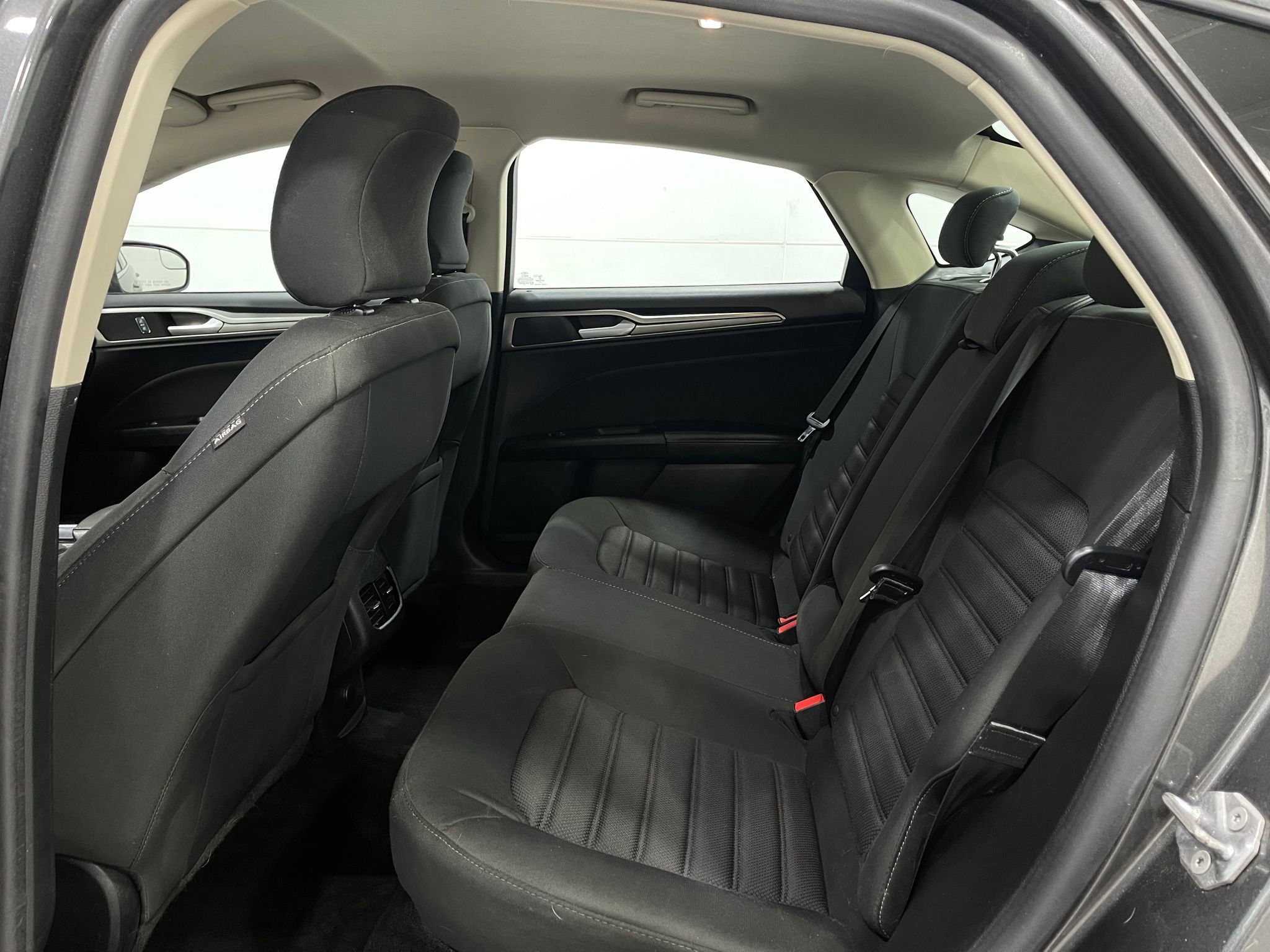 Used 2018 Ford Fusion SE w/ Fusion SE Technology Package image 26
