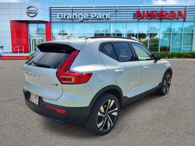 Used 2024 Volvo XC40 B5 Plus w/ Protection Package Premier AWD/4WD image 2
