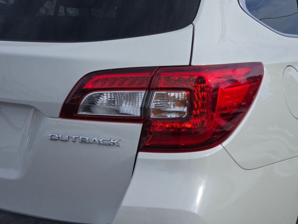 Used 2016 Subaru Outback 2.5i Limited image 11