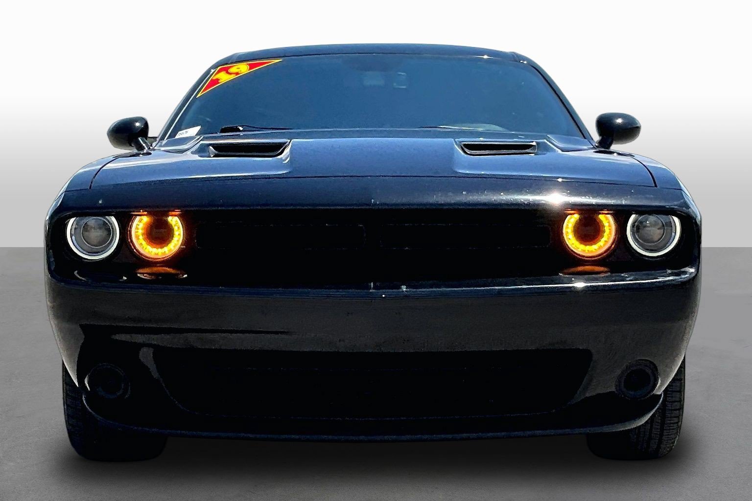 Used 2019 Dodge Challenger SXT RWD image 3