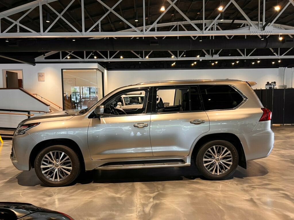 Used 2018 Lexus LX 570 4WD image 2