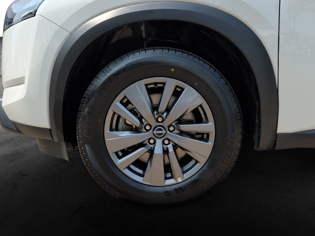 Used 2025 Nissan Pathfinder SV AWD/4WD image 9
