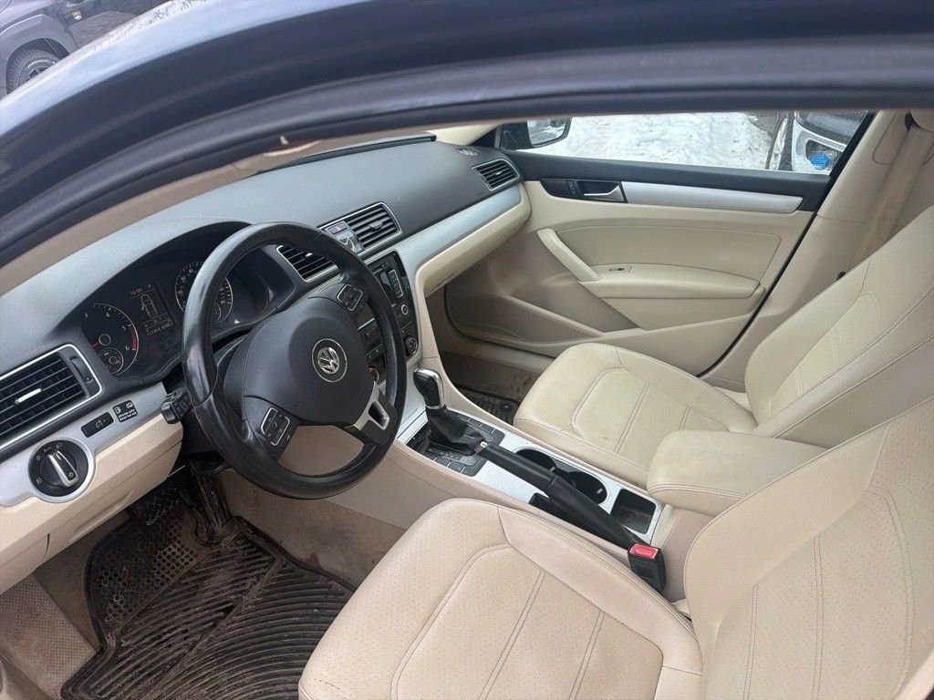 Used 2013 Volkswagen Passat TDI SE image 11