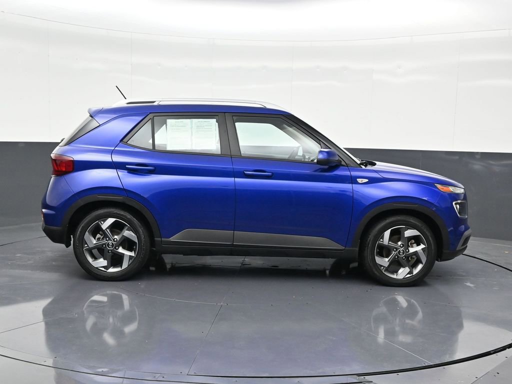 Used 2023 Hyundai Venue Limited image 7