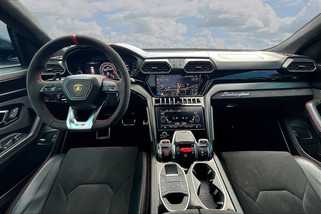 Used 2021 Lamborghini Urus AWD/4WD image 7