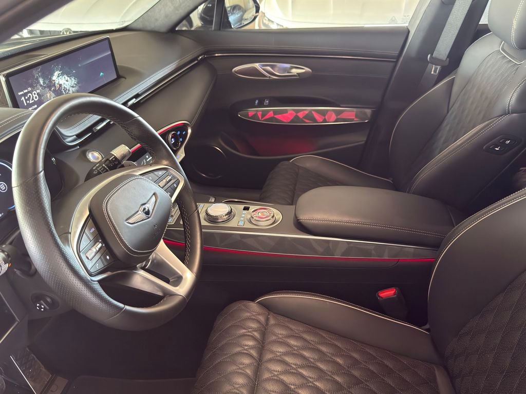 Used 2025 Genesis GV70 3.5T Sport w/ Sport Advanced Package image 14